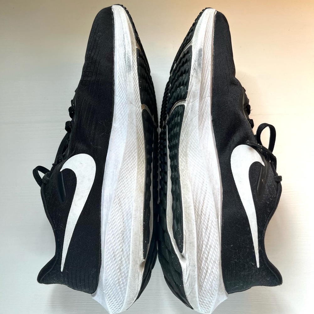 Nike Men’s Air Zoom Pegasus 39 Road Running Sneaker in Black/White Size 10 - Picture 4 of 8